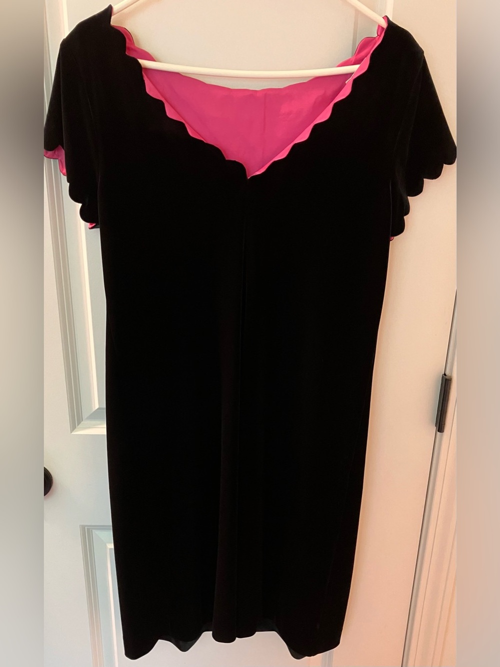 Vintage Karin Stevens Black Velvet Scalloped Pink Trim V-Neck Midi Dress Size 10